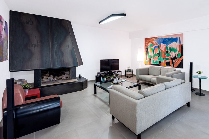 The White At Sani Apartment
