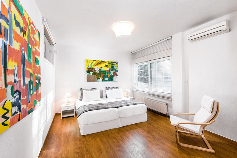 The White At Sani Apartment *
