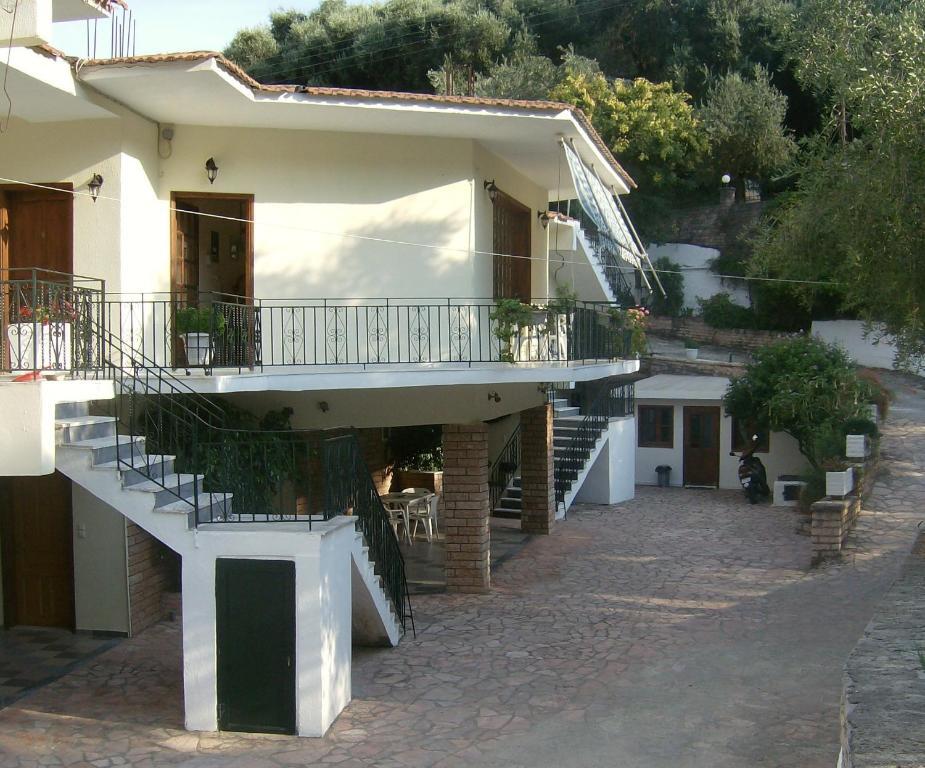 Fountas Studios Parga