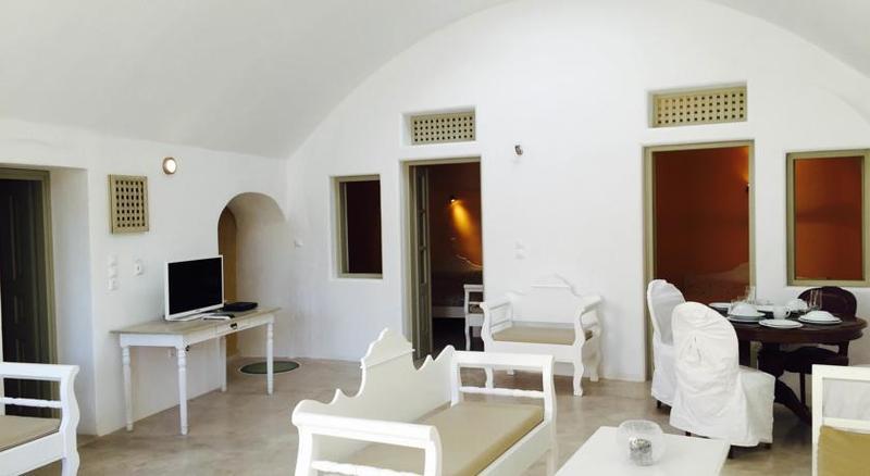 Filotimo Cave Aparthotel