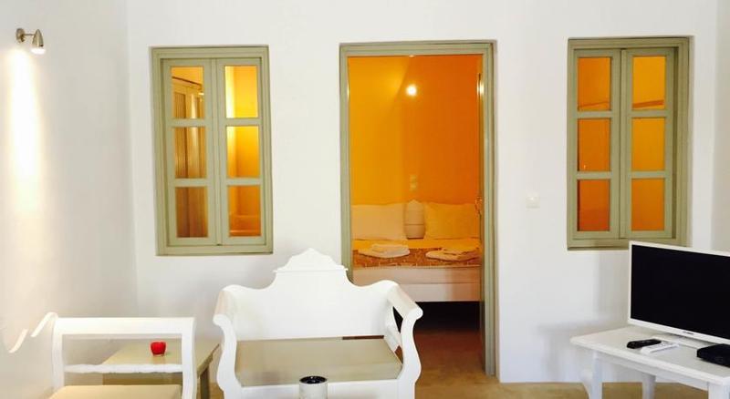 Filotimo Cave Aparthotel 3*