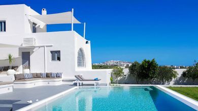 Aleria Santorini