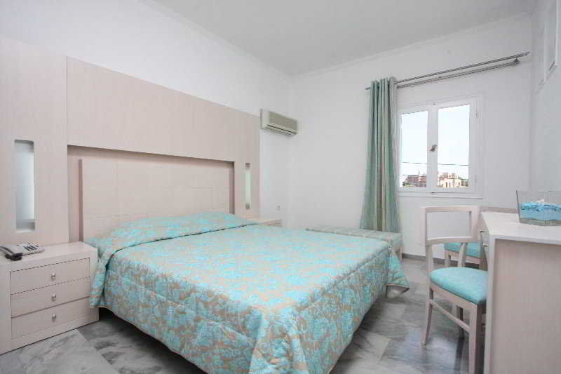 Hotel Narges 4*