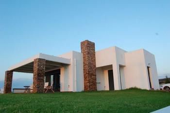 Cristelia Luxury Sea Front & Pool Villa *