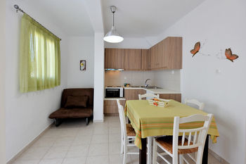 Tsakanos Apartment *