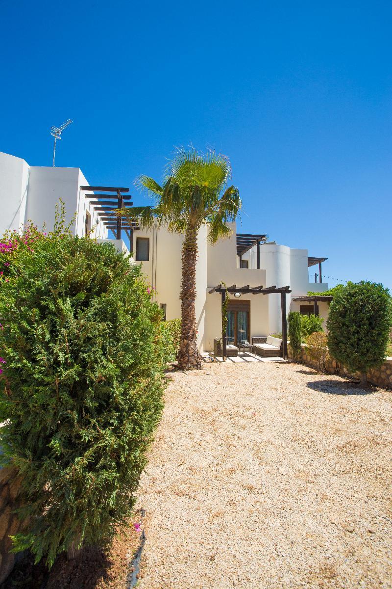 Villa Sunrise By The Sea