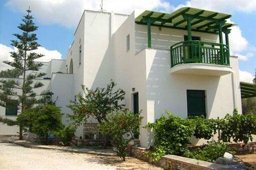 Vrettos Beachfront Apartment