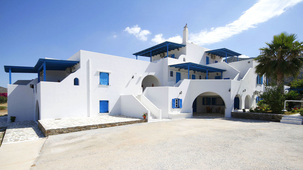 Vrahia Studios Hotel