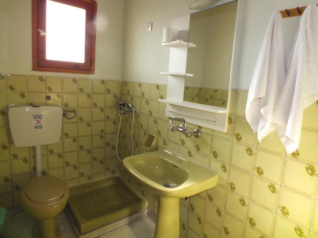 Athina Hotel Koinira