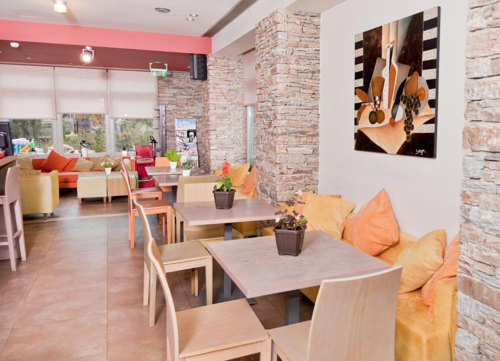 Astros Boutique Hotel 3*