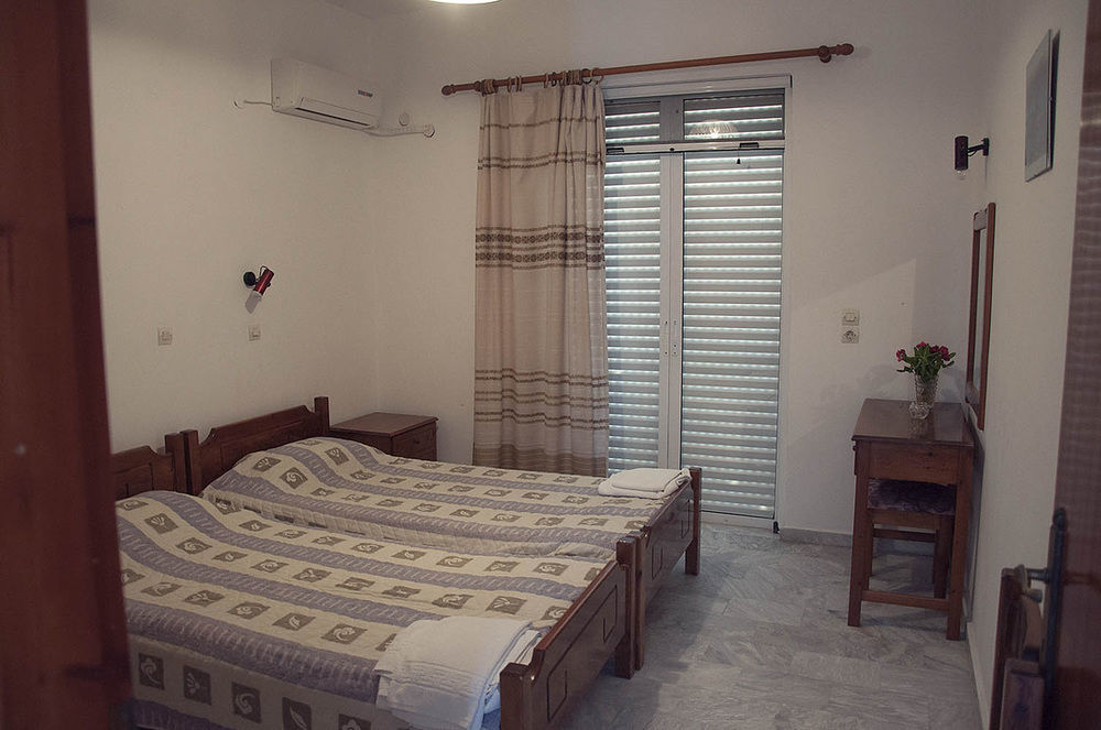 Yiannis *