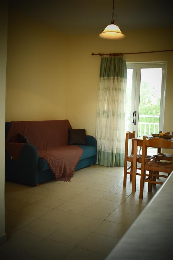 Apartment Parashis