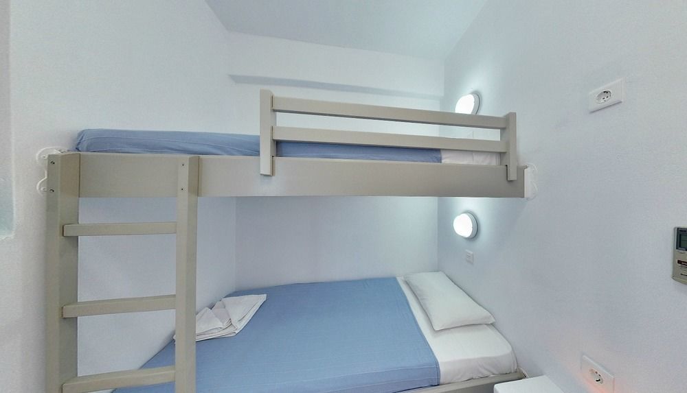Agnanti Milos To Let 3* Adamantas (Milos)