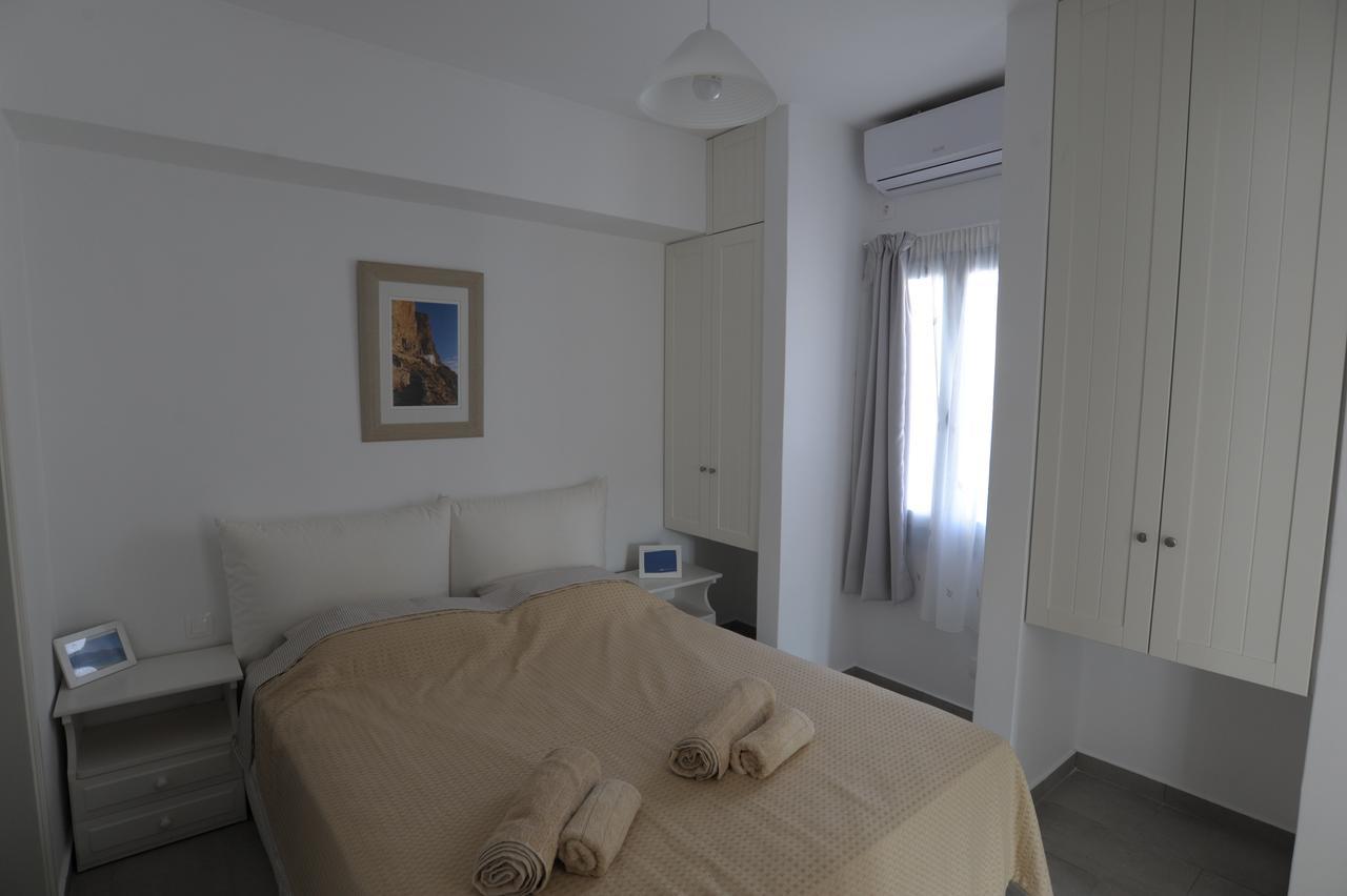 Thomas In Katapola Apartment *