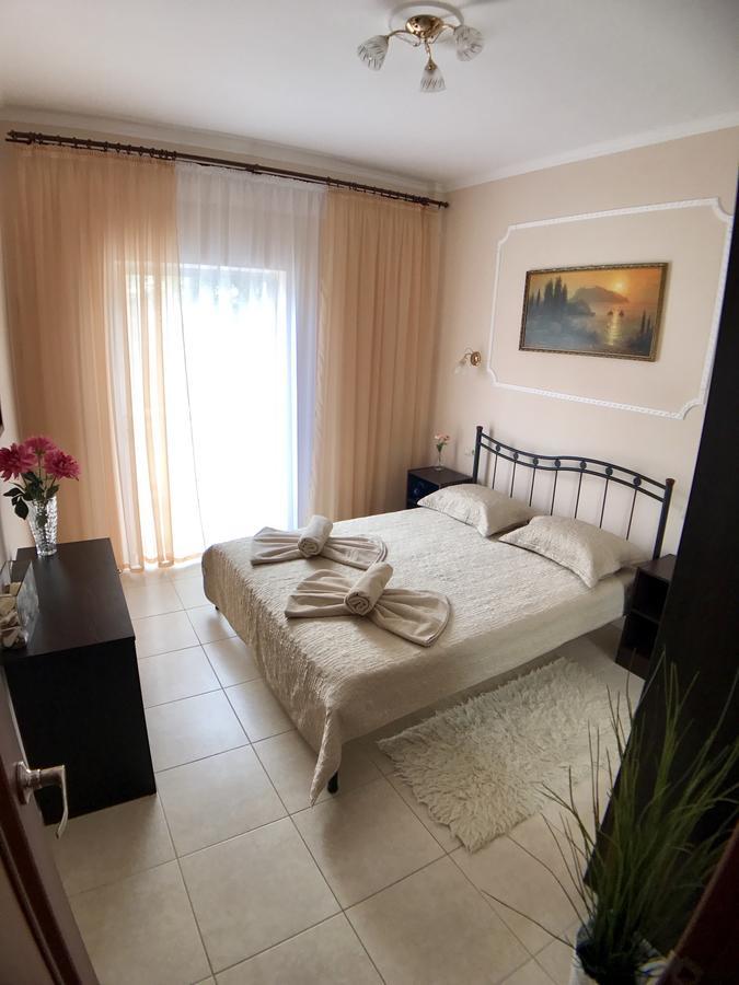 Apartment Sunny Elena Polychrono