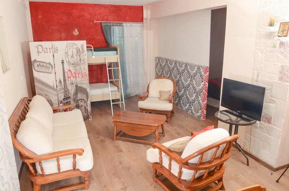 Apartment Home Suites *