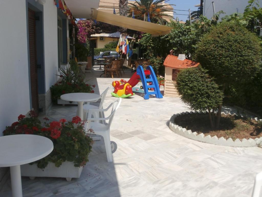 Harry's Bar & 1 Aparthotel