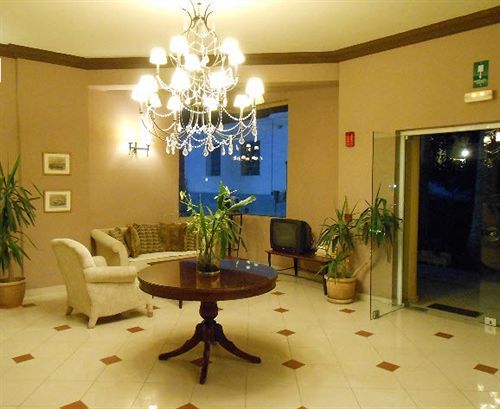 Lambrinos Aparthotel 2*