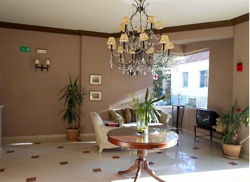 Aparthotel Lambrinos