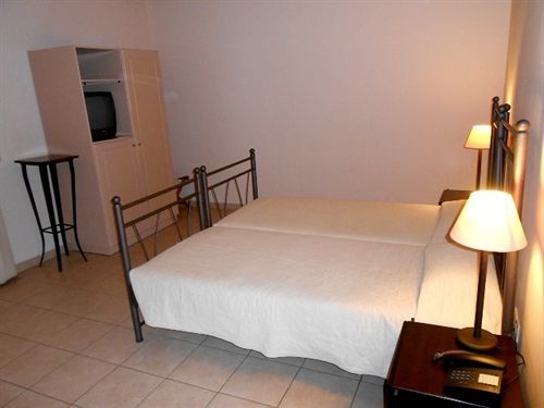 Aparthotel Lambrinos 2*
