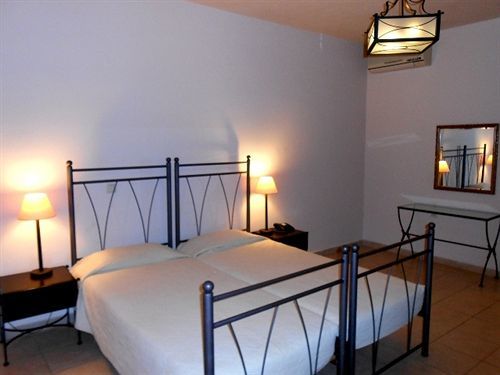 Lambrinos Aparthotel 2*