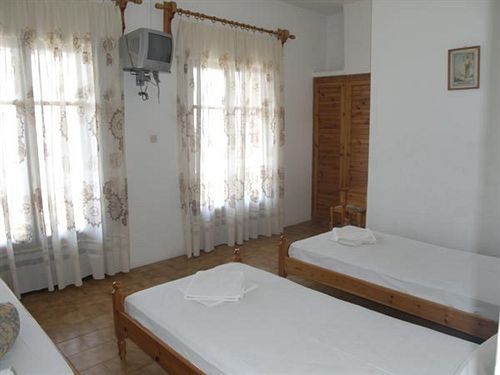 Camelia Skiathos Town