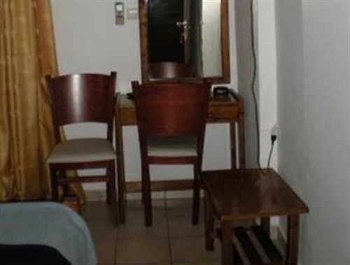 Stavrodromi Hotel *