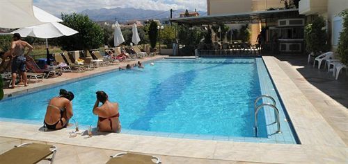 Aparthotel Veronica Kato Daratso