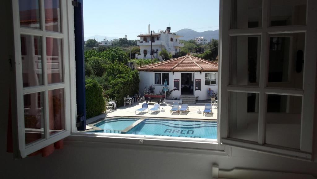 Arco Baleno Family Apartment Anissaras