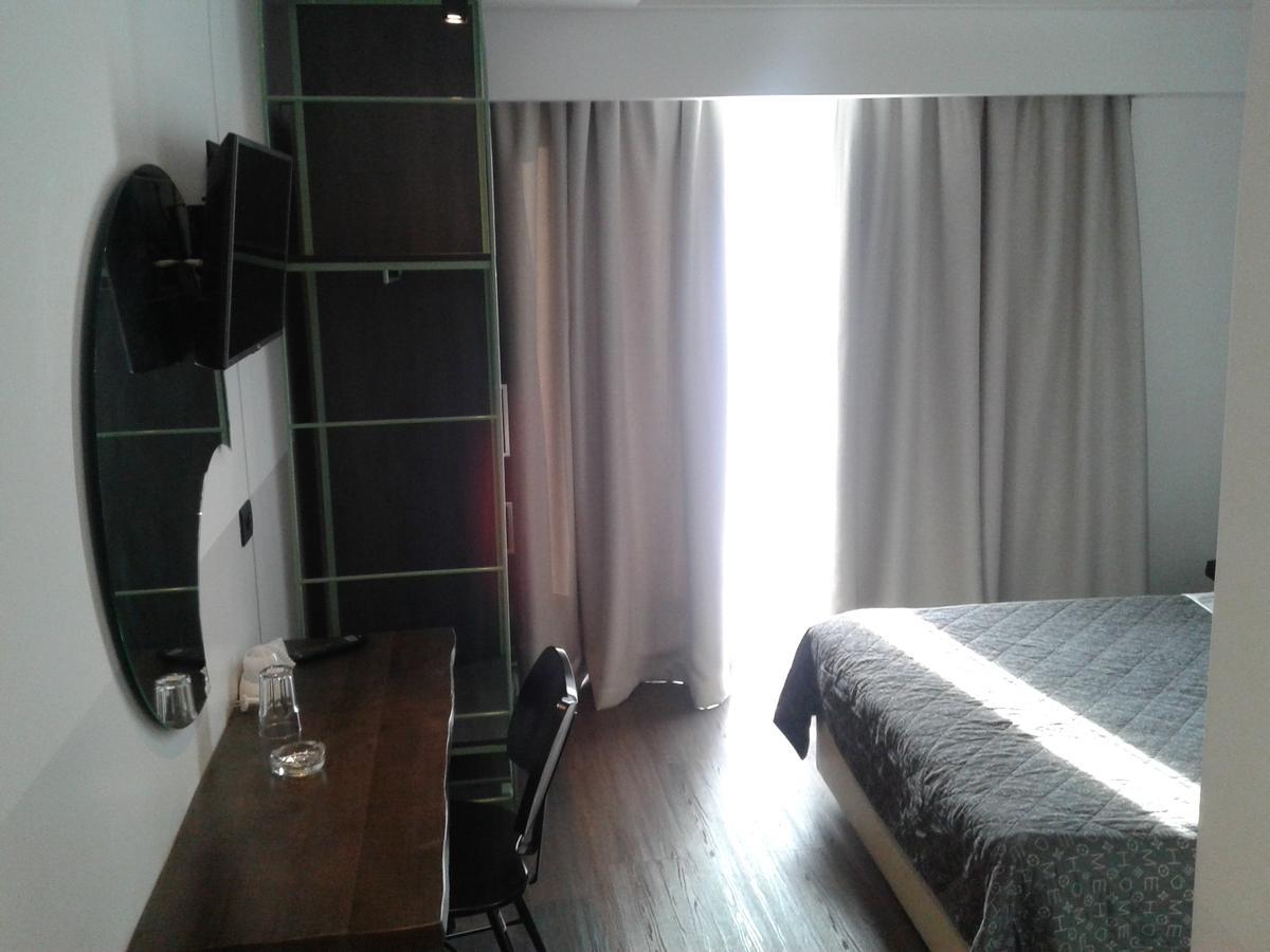Adonis 3* Patras