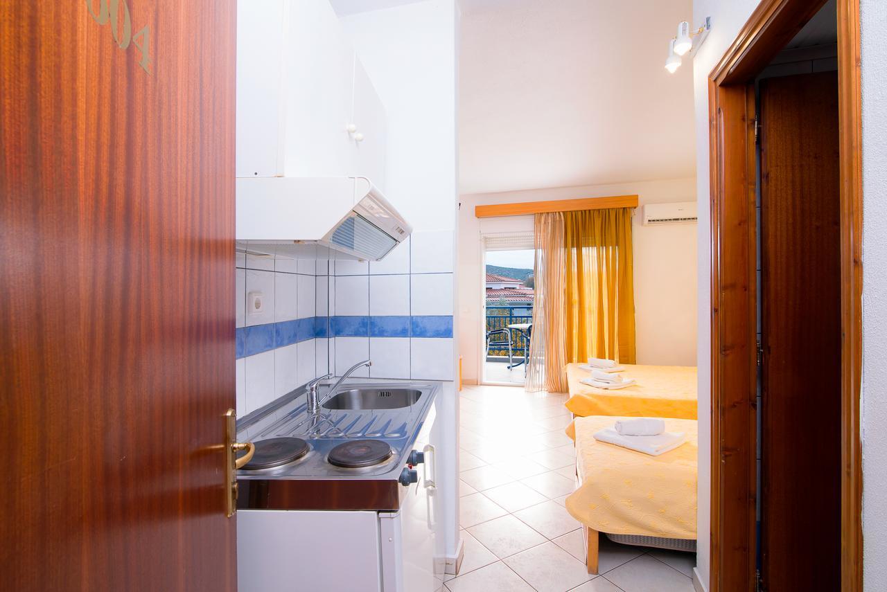 Maria Aparthotel *