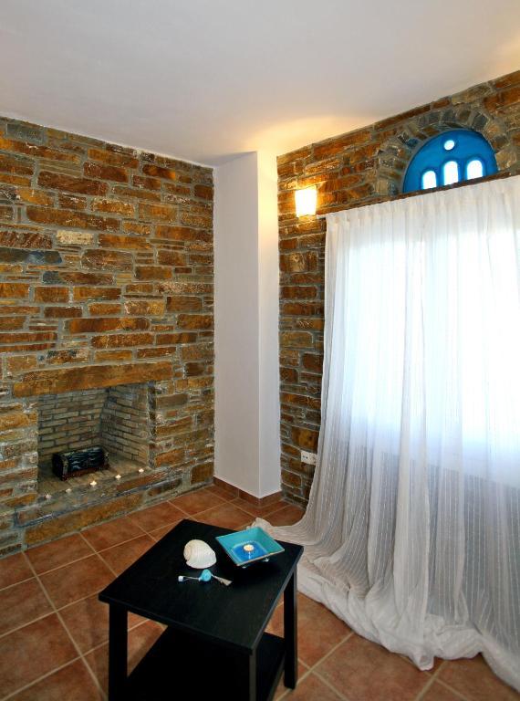 Andros Prive Aparthotel 3*