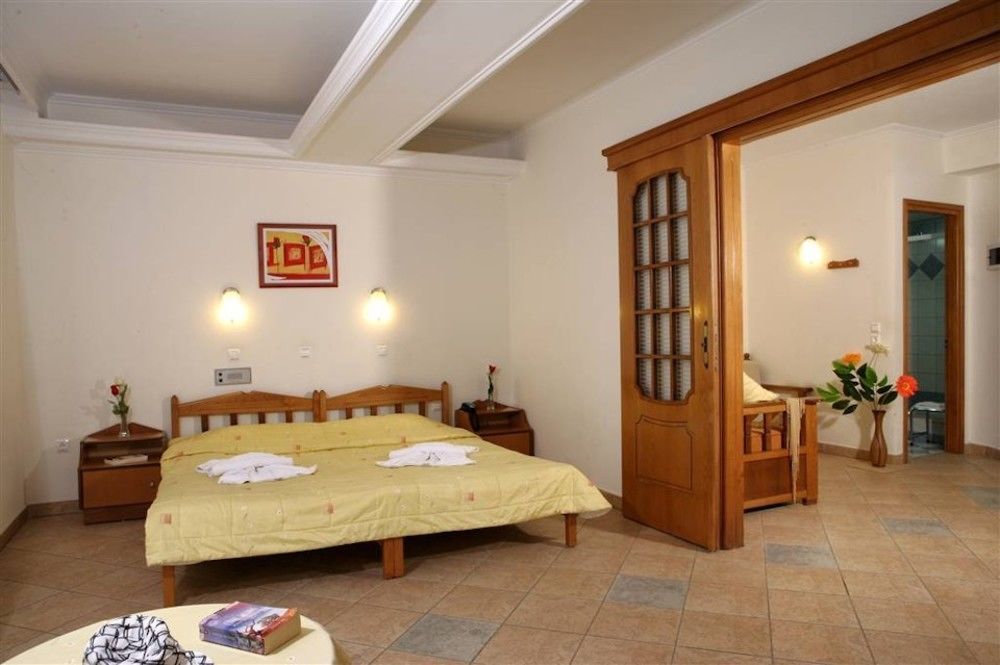 Sirines Complex 2* Potos