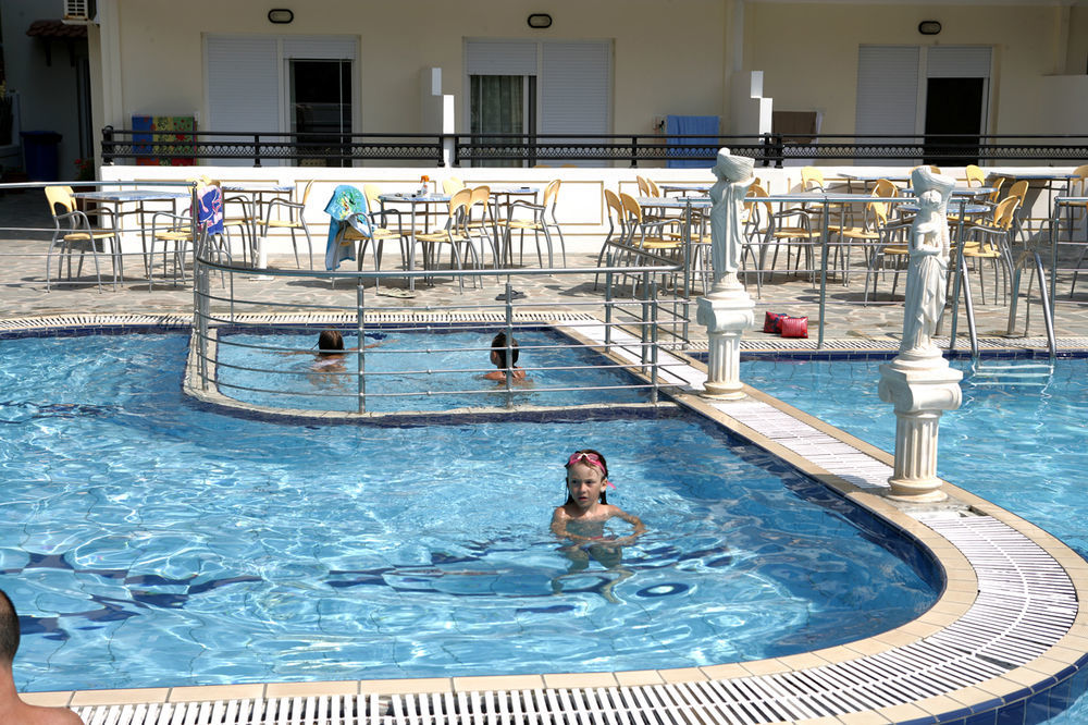 Sirines Complex 2* Potos