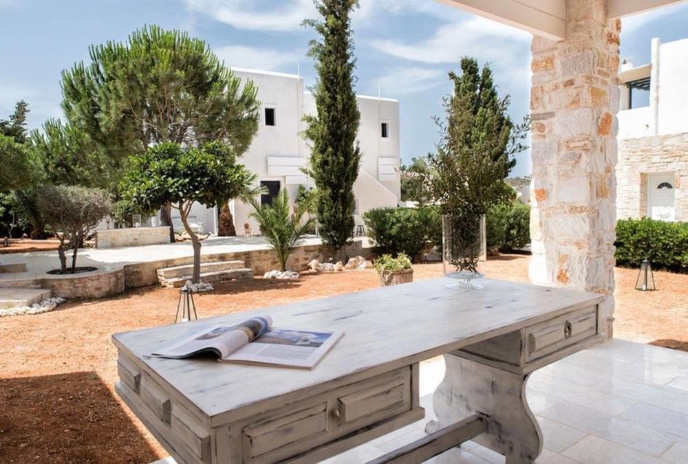 Pela Aparthotel 2*