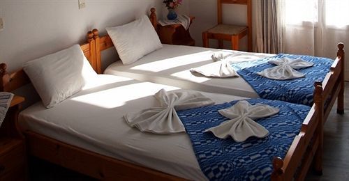 Augusta & Apartment Naousa (Paros)