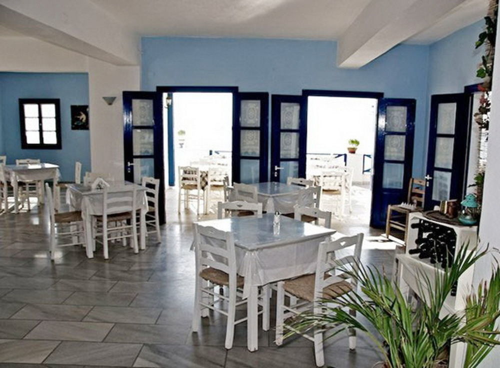 Paros Blue Dolphin Chrisi Akti (Paros)