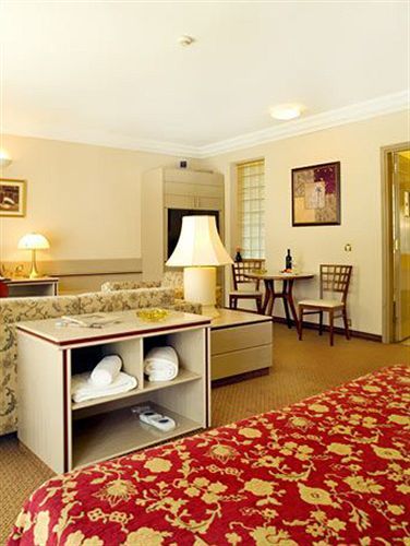 Holiday Suites 4*