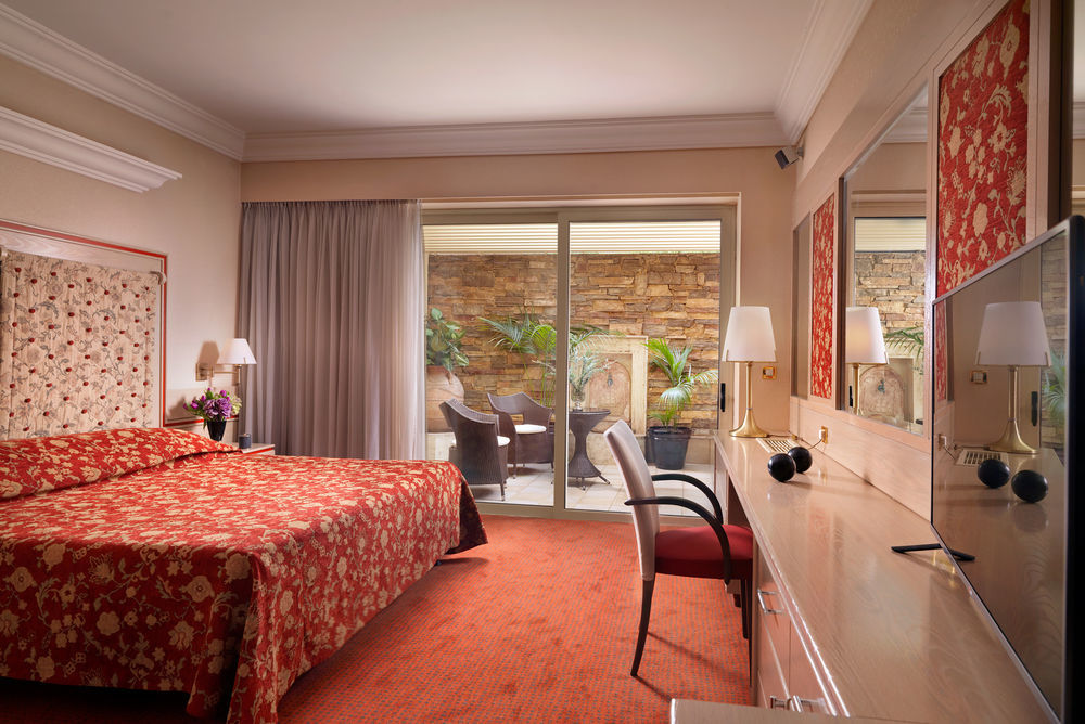 Hotel Holiday Suites