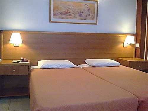 Zina Aparthotel 3*