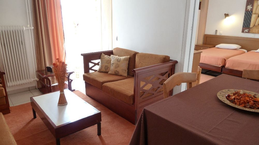 Zina Aparthotel 3*
