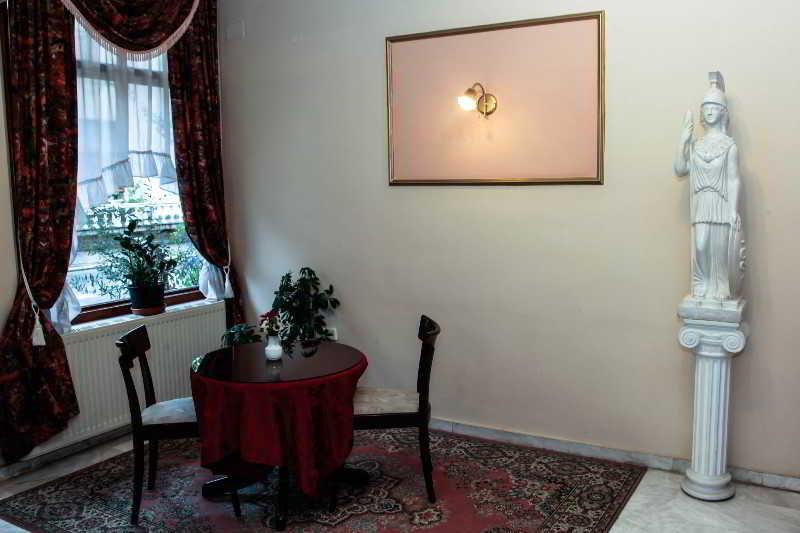Alexiou Hotel