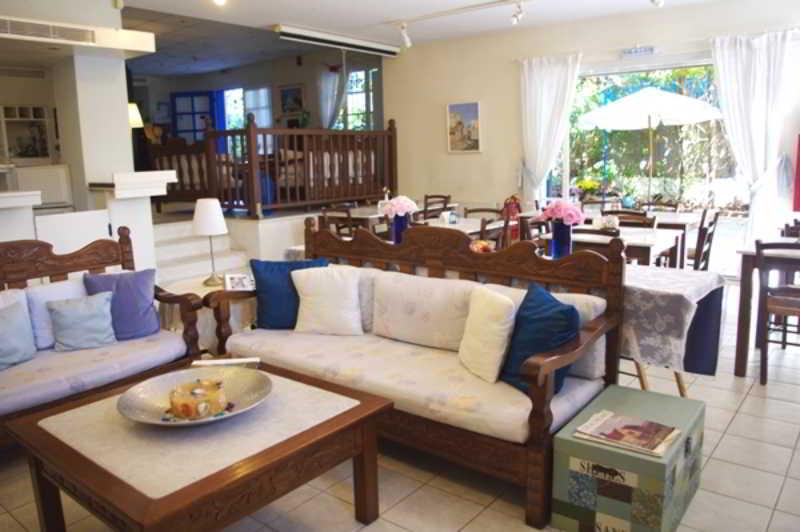 Daphne's Club Aparthotel 3*