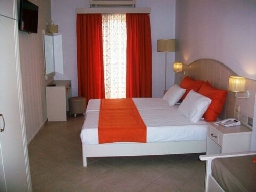 Mirini Hotel 3*