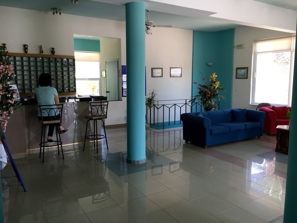 Seafront Aparthotel 3*
