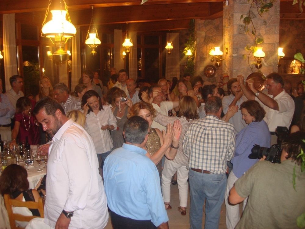 To Balkoni Tis Agorianis