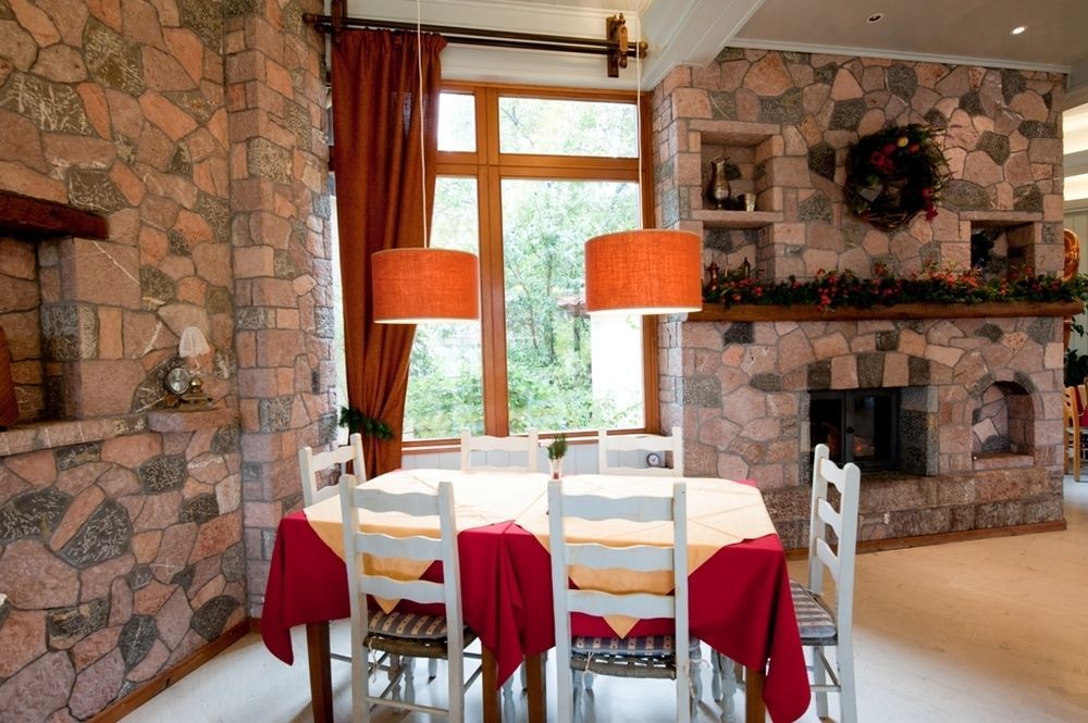 Hotel To Balkoni Tis Agorianis 2*