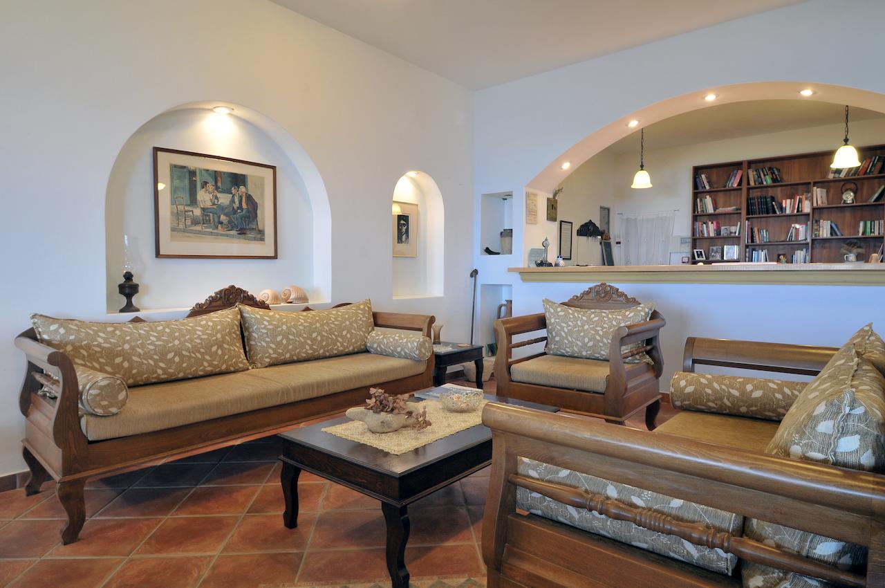 Aparthotel Akrotiri 2*