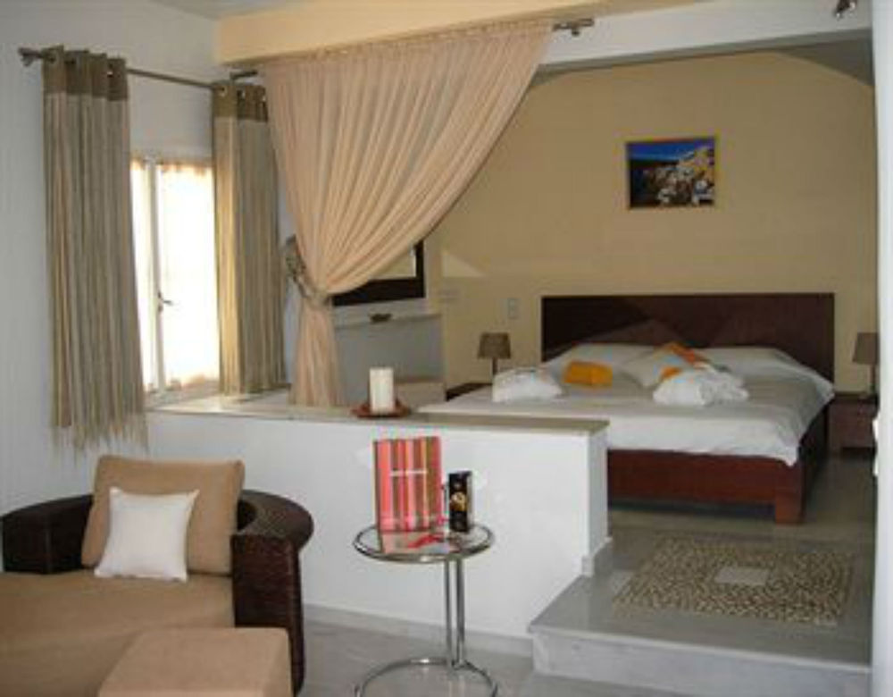 Antinea & Kamari (Santorini)