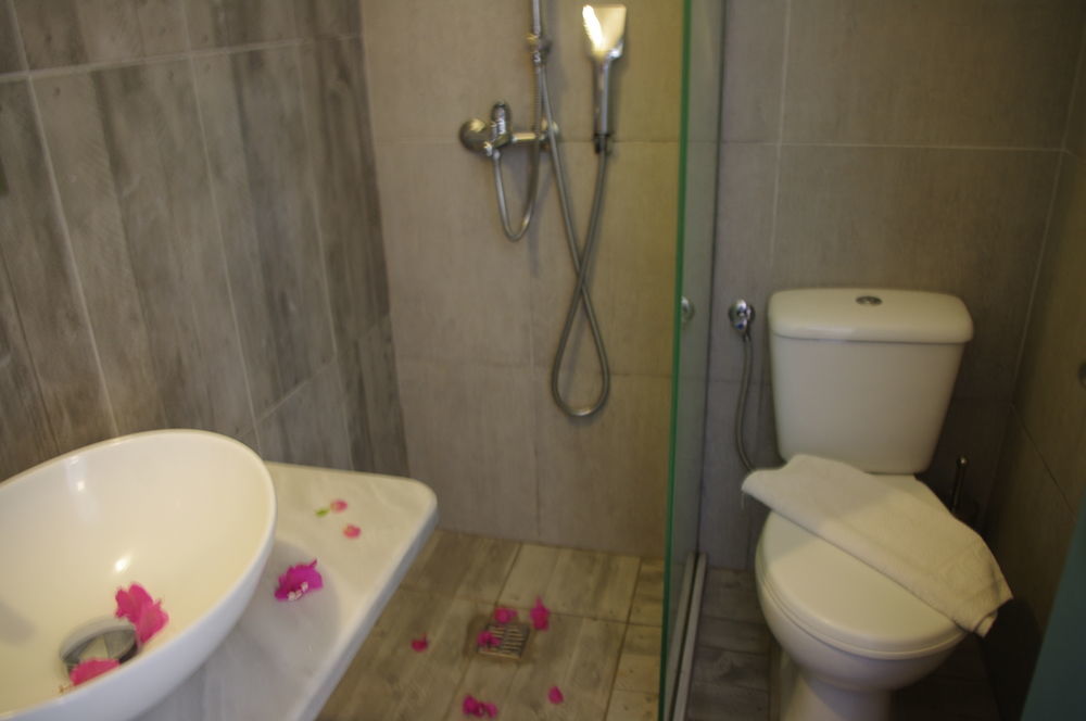Hotel Iris Boutique Kamari (Santorini)